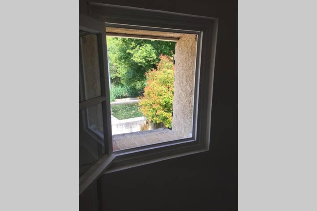 Villa Cabanon de charme en plein coeur des vignes à Pertuis Extérieur photo