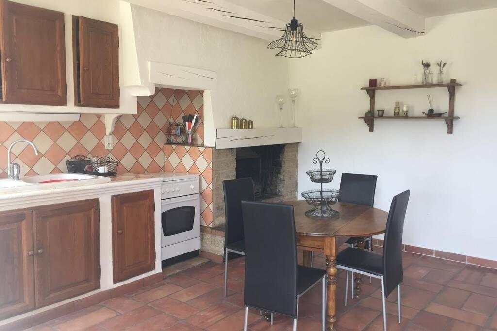 Villa Cabanon de charme en plein coeur des vignes à Pertuis Extérieur photo